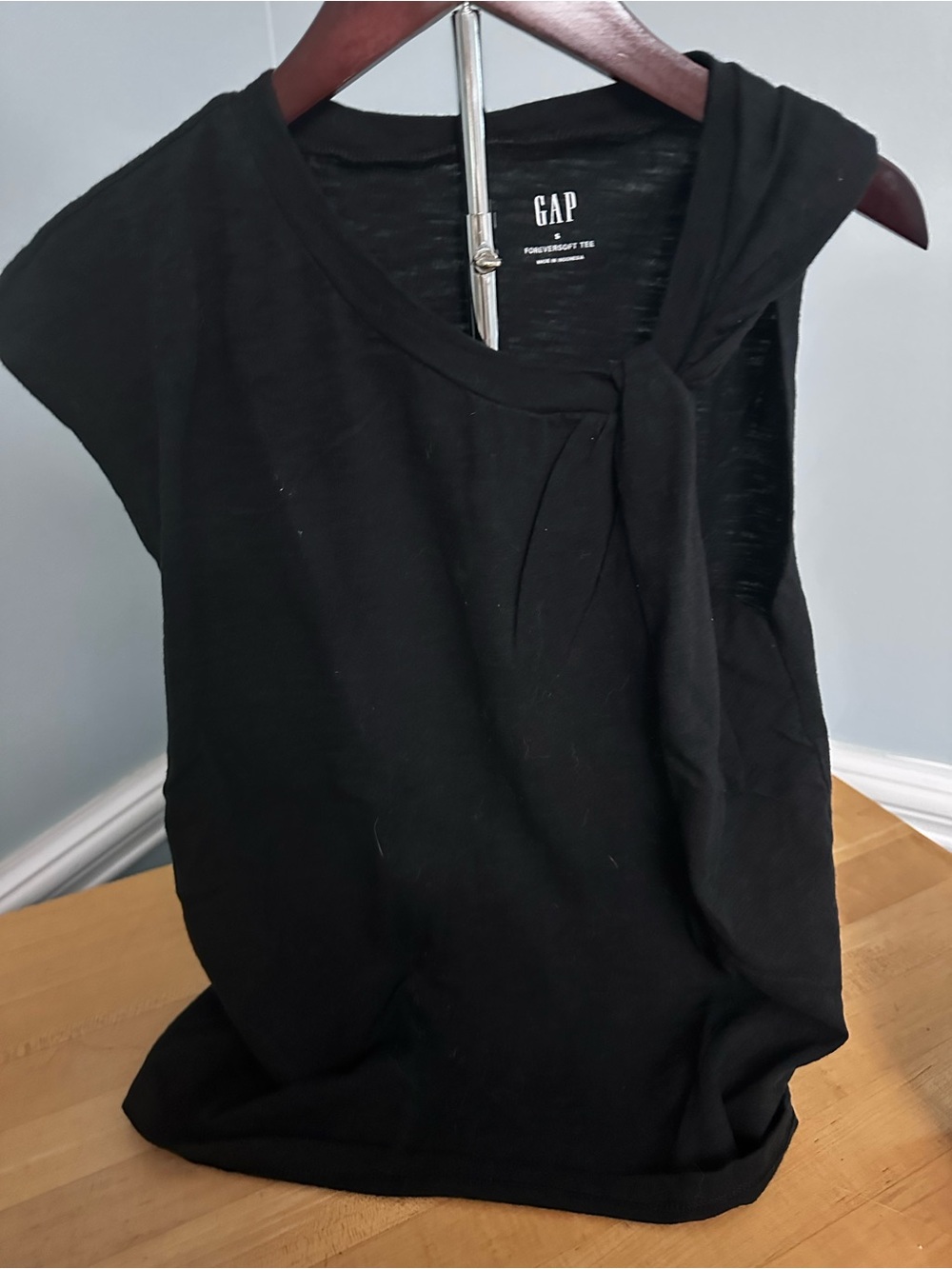 GAP Black Short Sleeve Women's Tee - Crew Neck